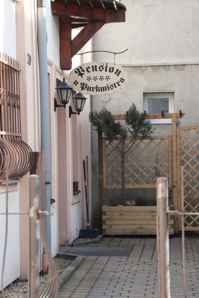 Ostrov - Bild 25